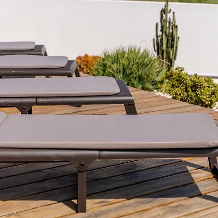 Sunrise - Retreat With Pool By